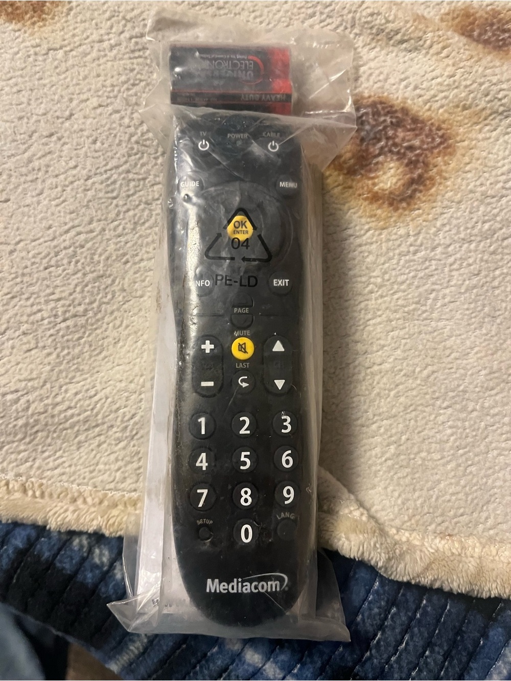 Black Universal Remote Control with Guide - Picture 4 of 8